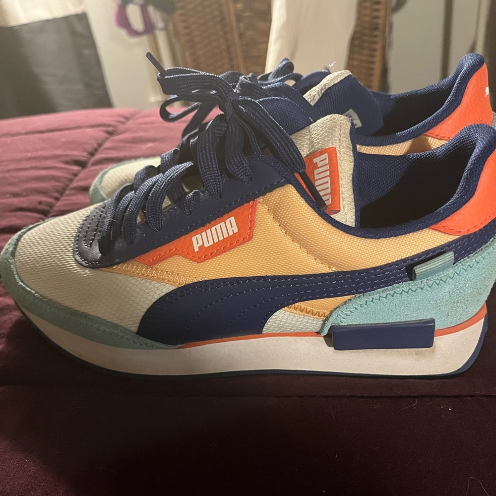 Future Rider CS 'White Elektro Blue Peach'  size 7 women’s